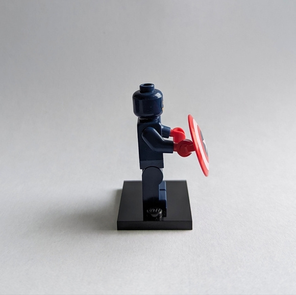 LEGO Captain America minifig - Picture 4 of 7